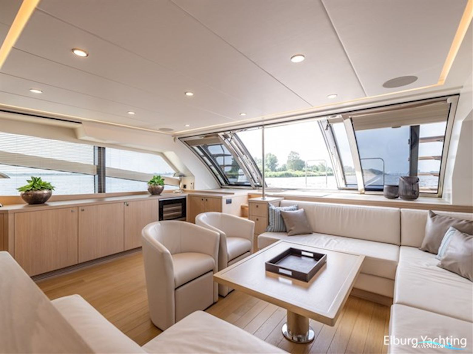 Van Der Valk Beachclub 660 - Flybridge