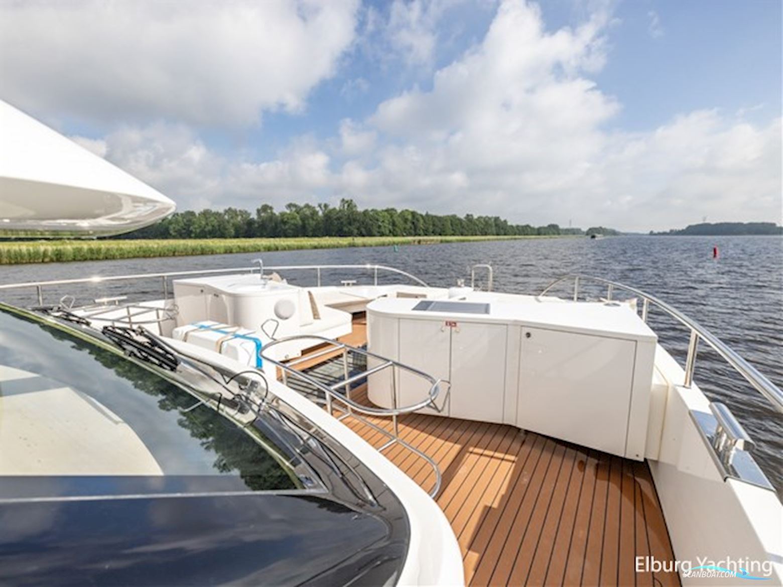 Van Der Valk Beachclub 660 - Flybridge