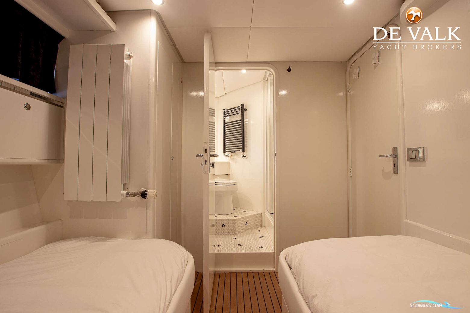 Van Der Valk Explorer 25M