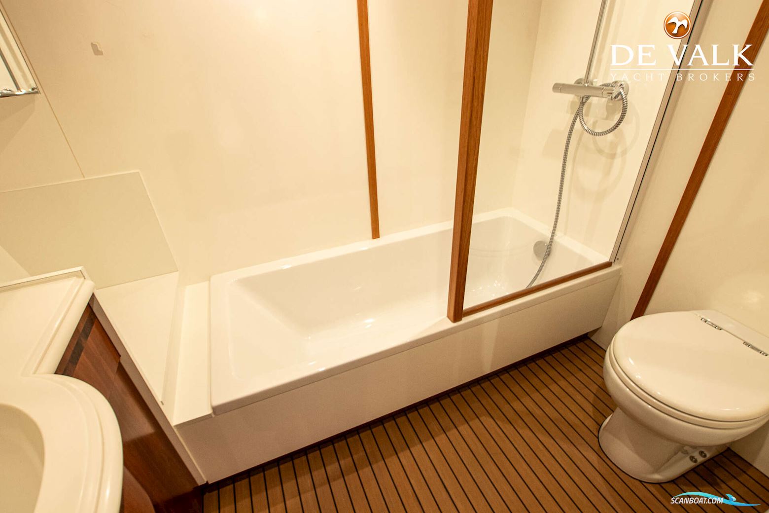 Van Der Valk Explorer 25M