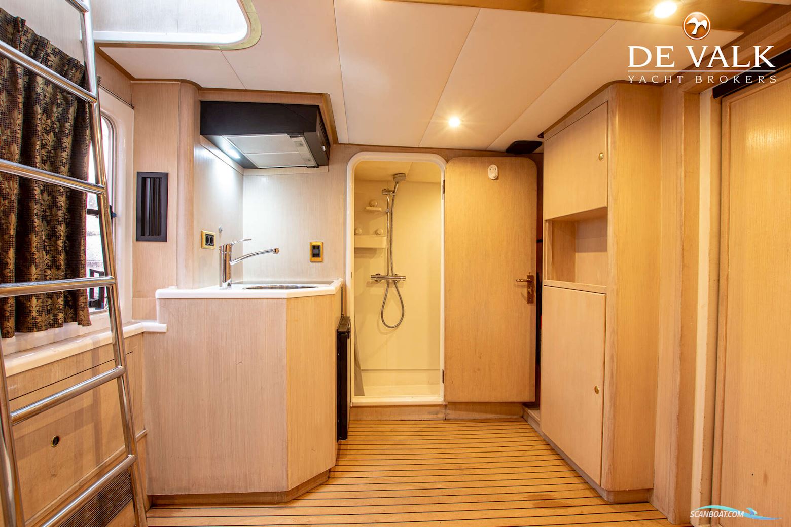 Van Der Valk Explorer 25M