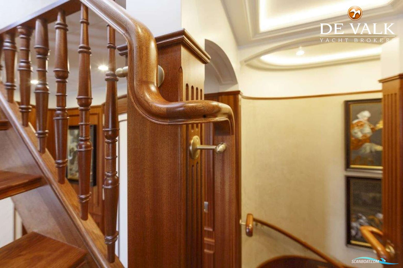 Van Der Valk Explorer 37M