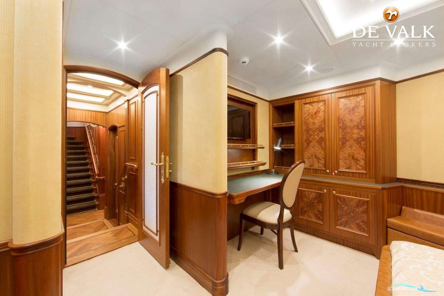 Van Der Valk Explorer 37M