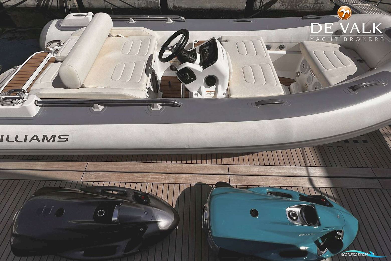 Van Der Valk Raised Pilothouse