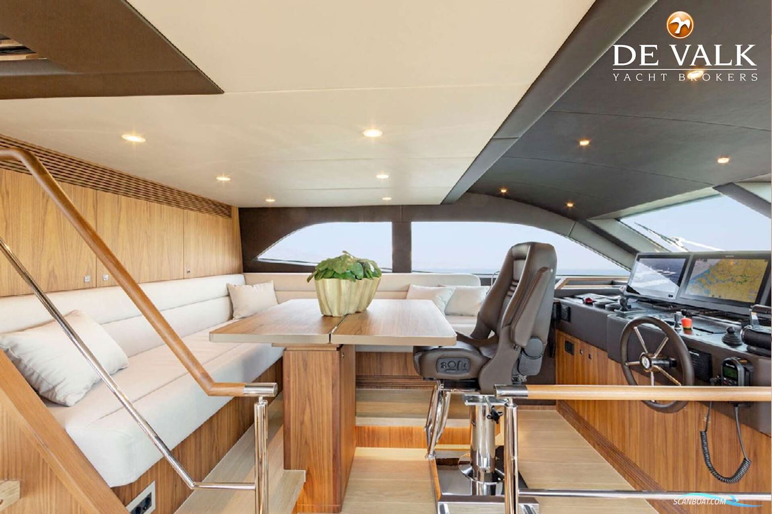 Van Der Valk Raised Pilothouse