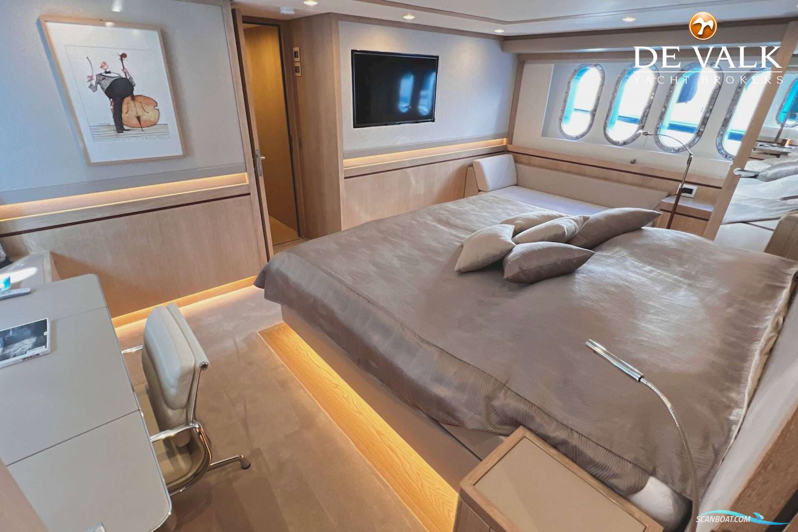 Van Der Valk Raised Pilothouse