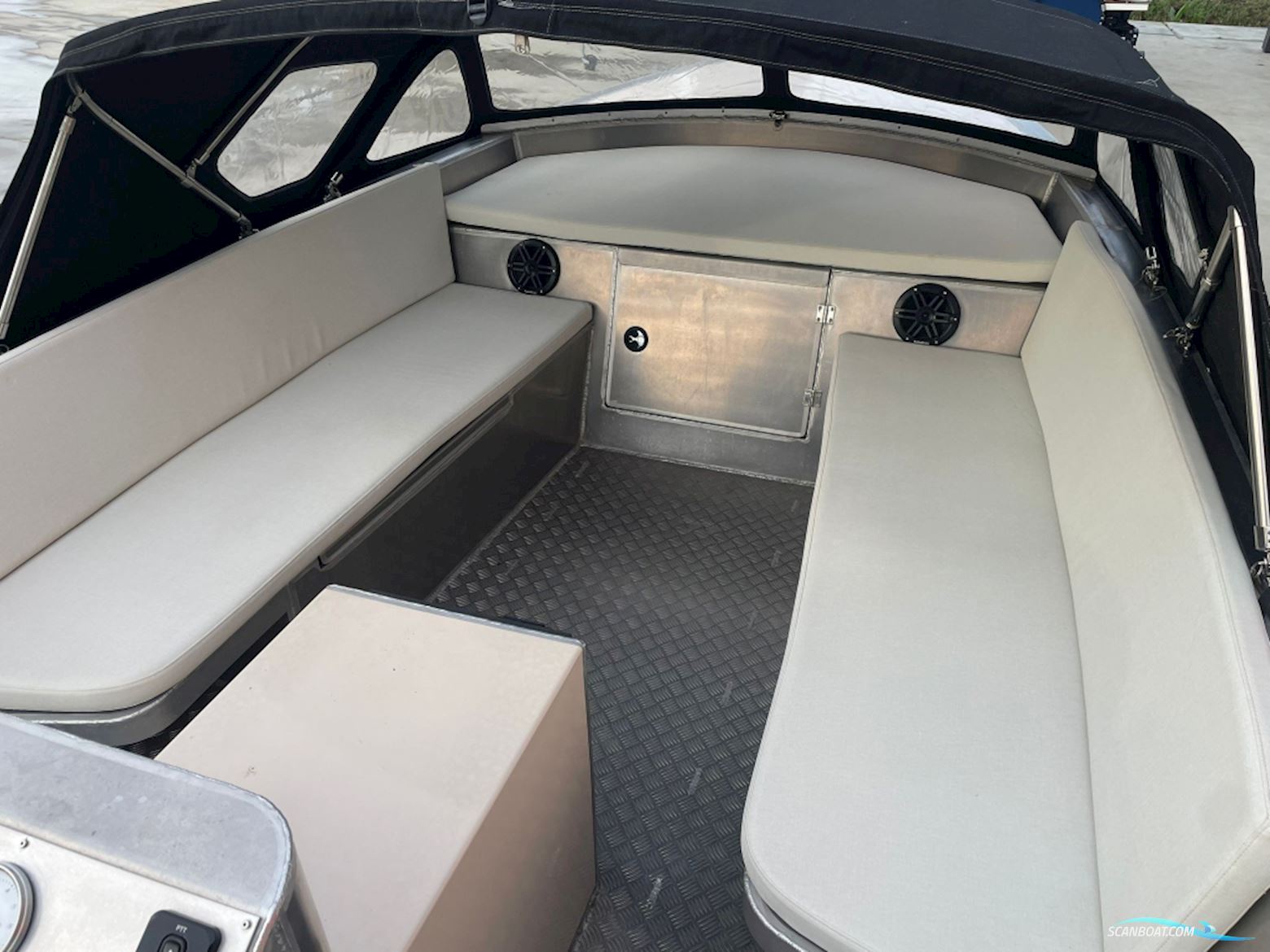 Van Vossen 777 Tender Occasion