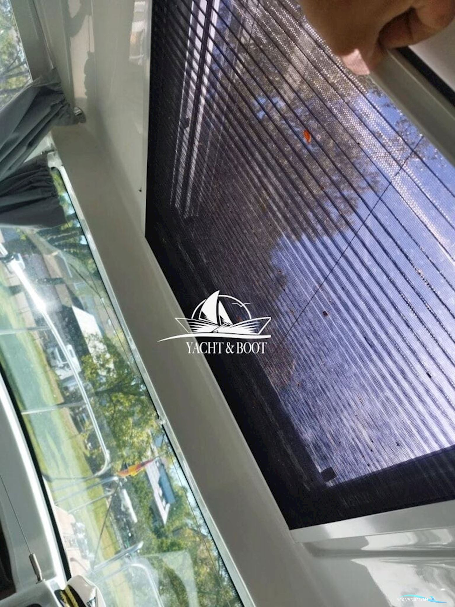 Velvette 23 Active Sedan