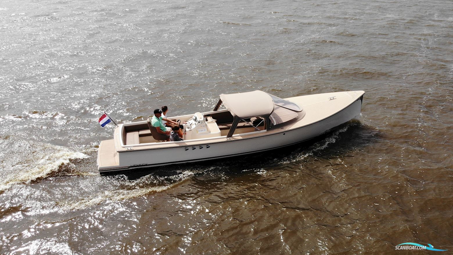 Venegy V30 Classic Cabin