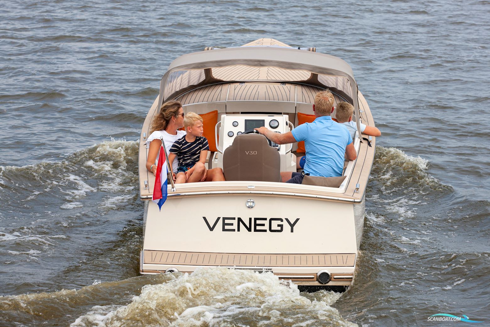 Venegy V30 Classic Cabin