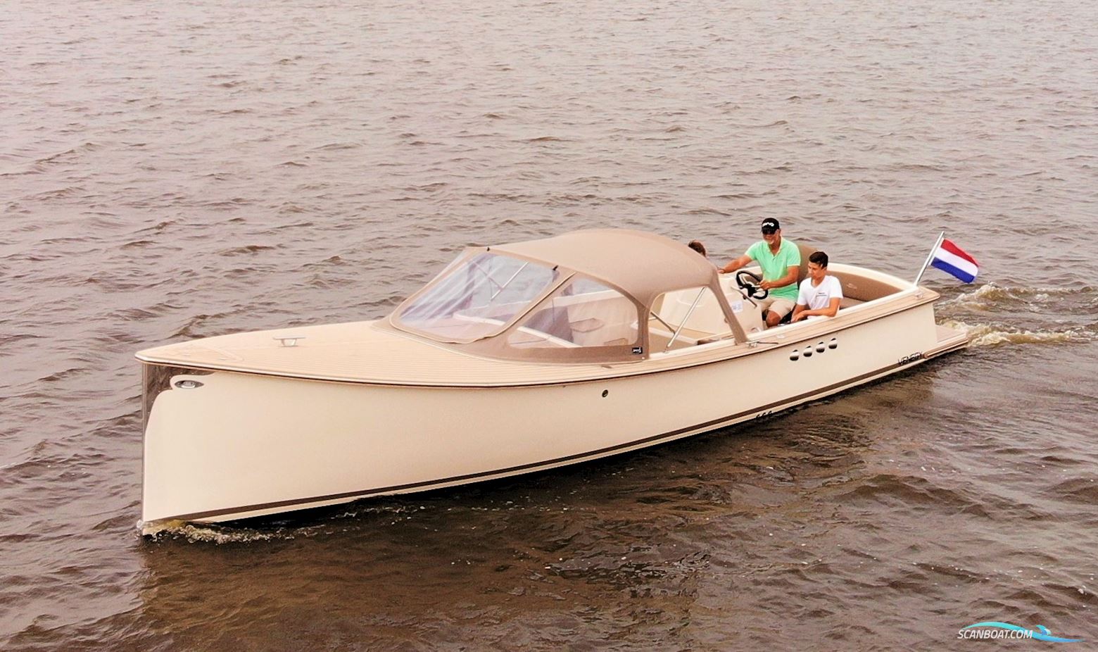 Venegy V30 Classic Cabin