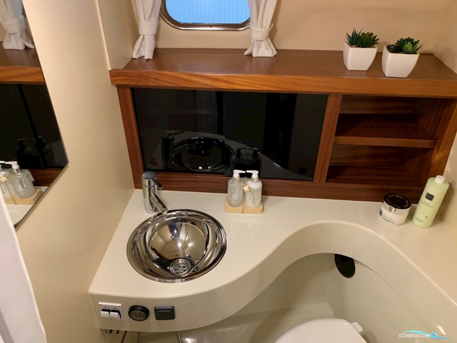 Viknes 930, Diesel V8 370hk, Solgt