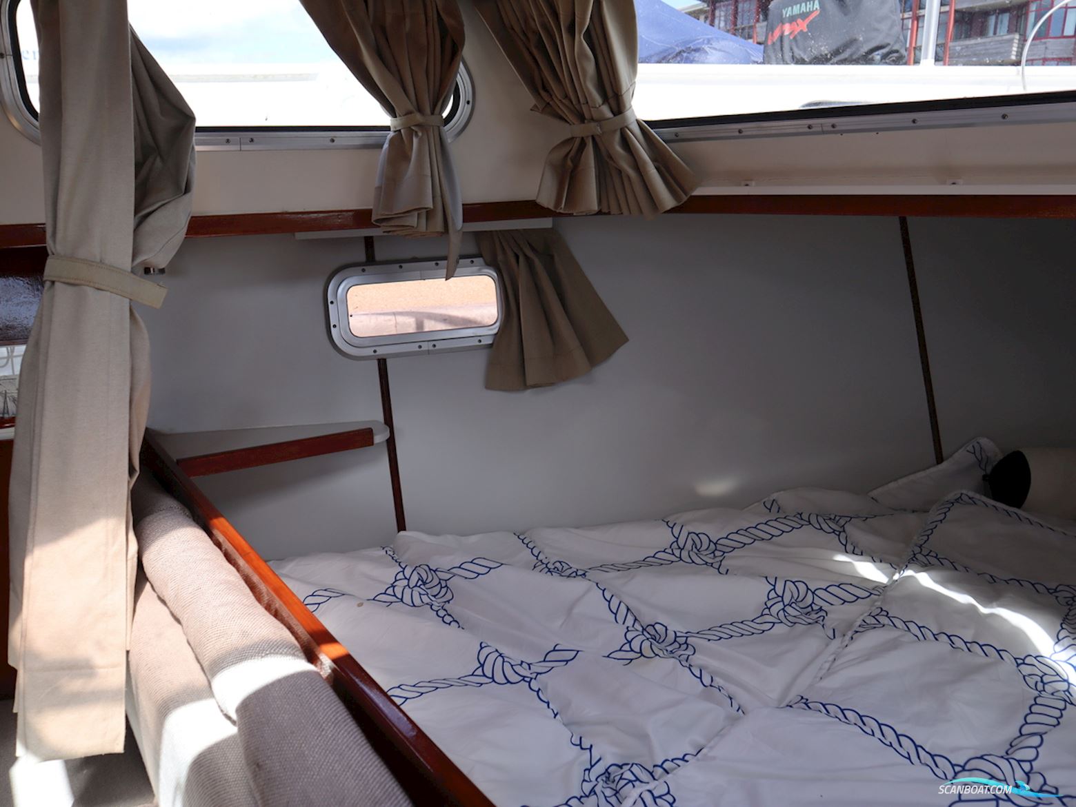 Vissers Trawler 1050