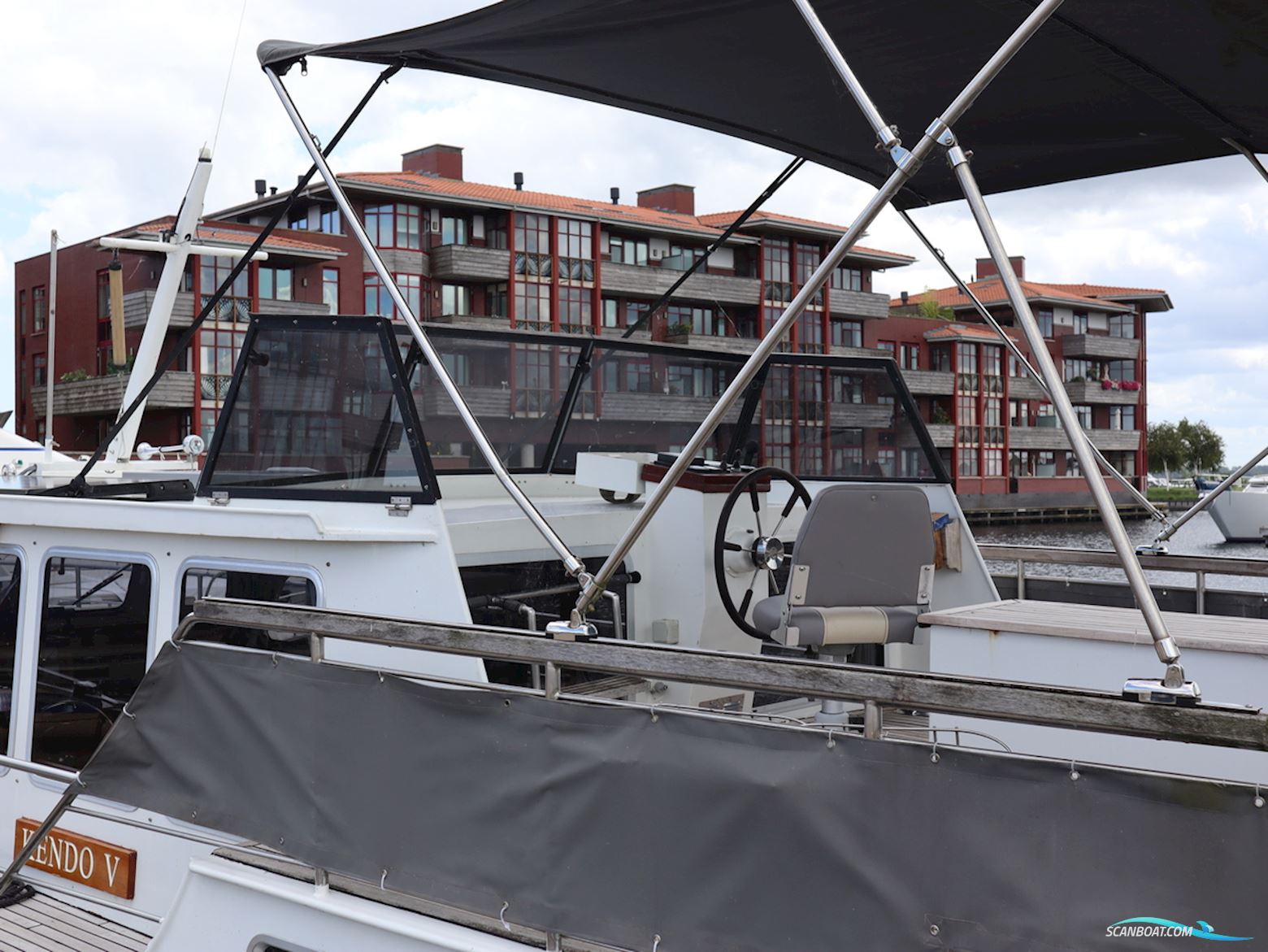 Vissers Trawler 1050