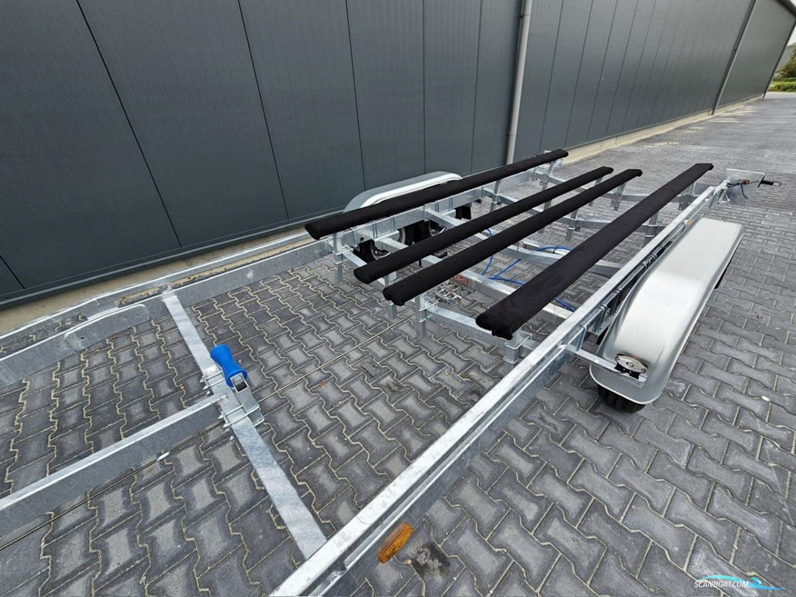Vlemmix Boottrailers F 2700 kg. Balken trailer met Wegklapbare LED verlichting