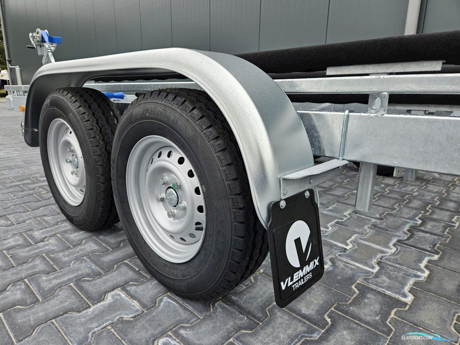 Vlemmix Boottrailers F 2700 kg. Balken trailer met Wegklapbare LED verlichting