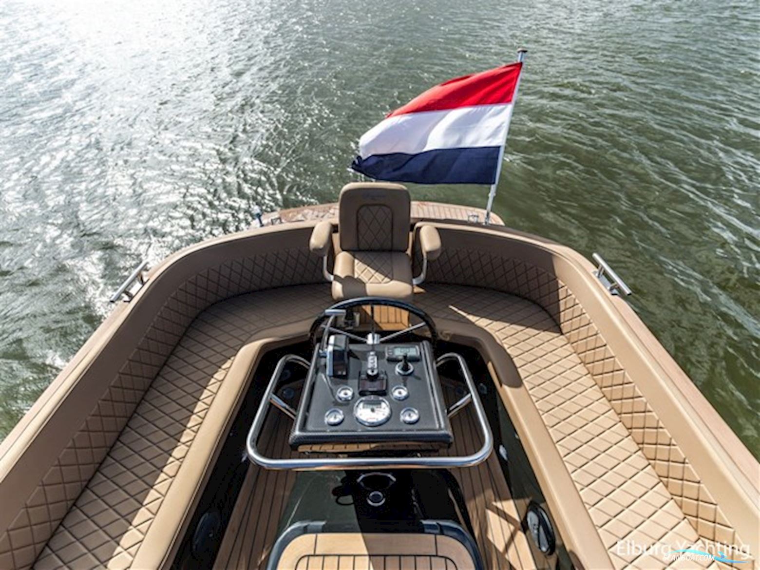 Waterspoor 717 Aviator