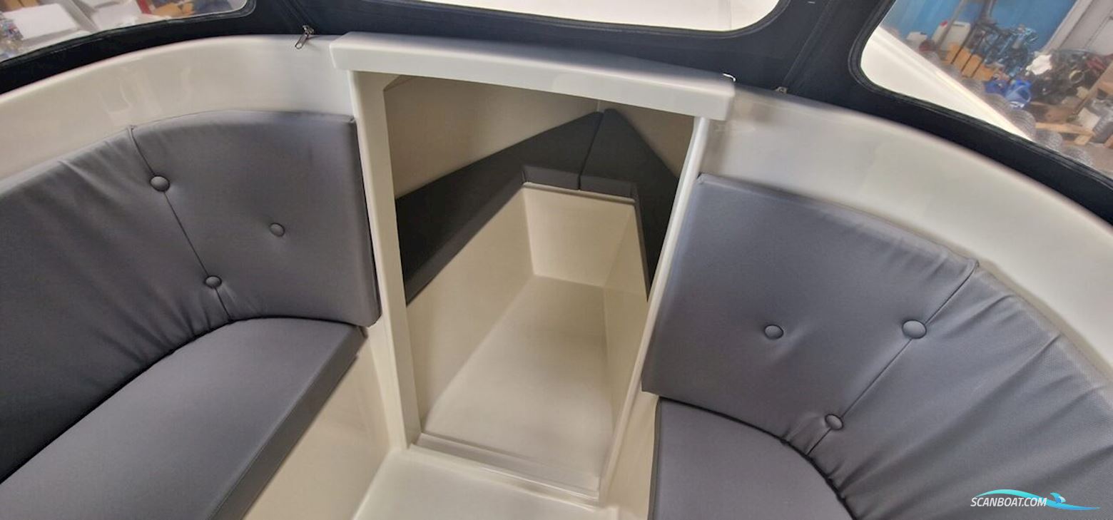 Wato 700 - Via Boatauction.Com