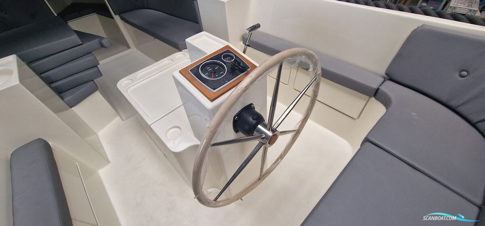 Wato 700 - Via Boatauction.Com