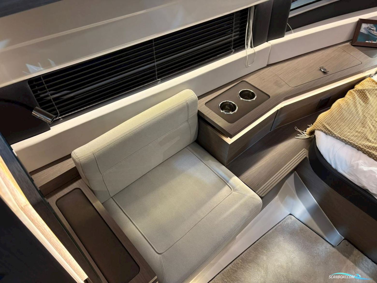 WELLCRAFT  38 EXPLORER