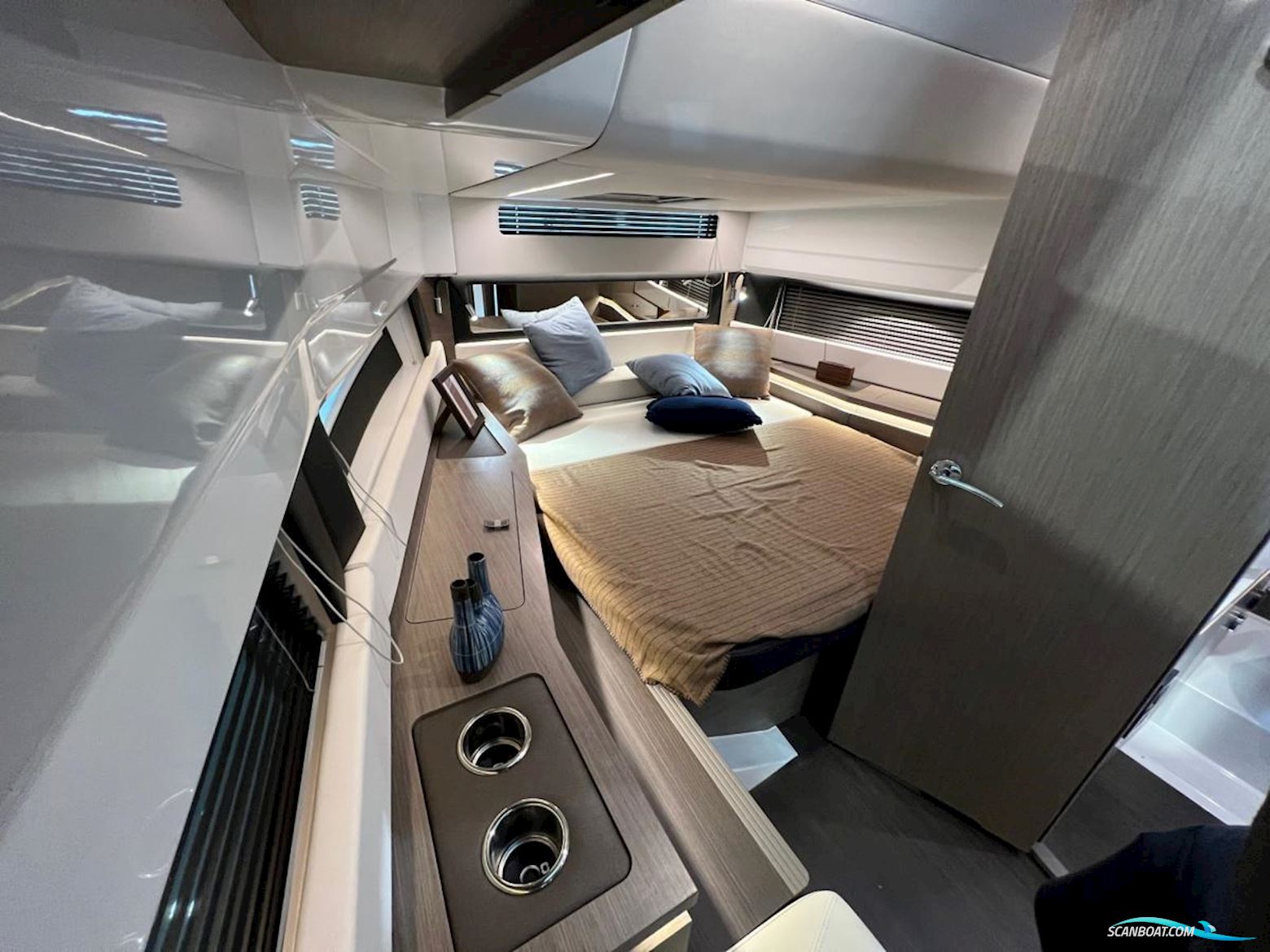 Wellcraft 355 Explorer