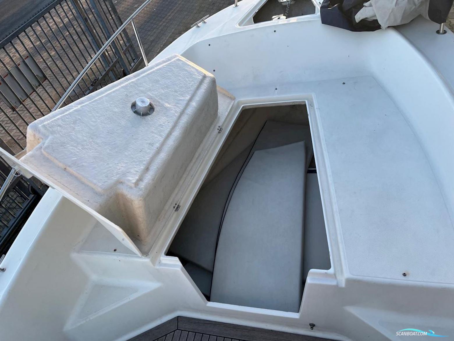 White-Shark 225 Console