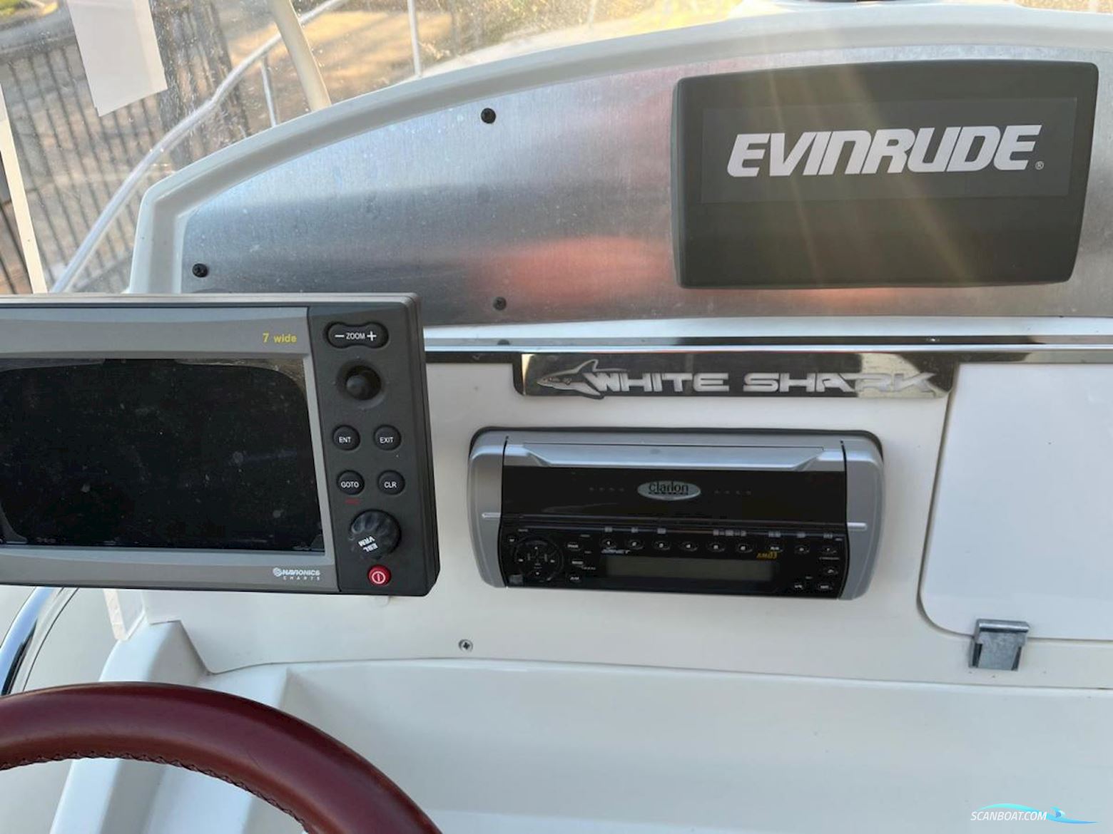 White-Shark 225 Console