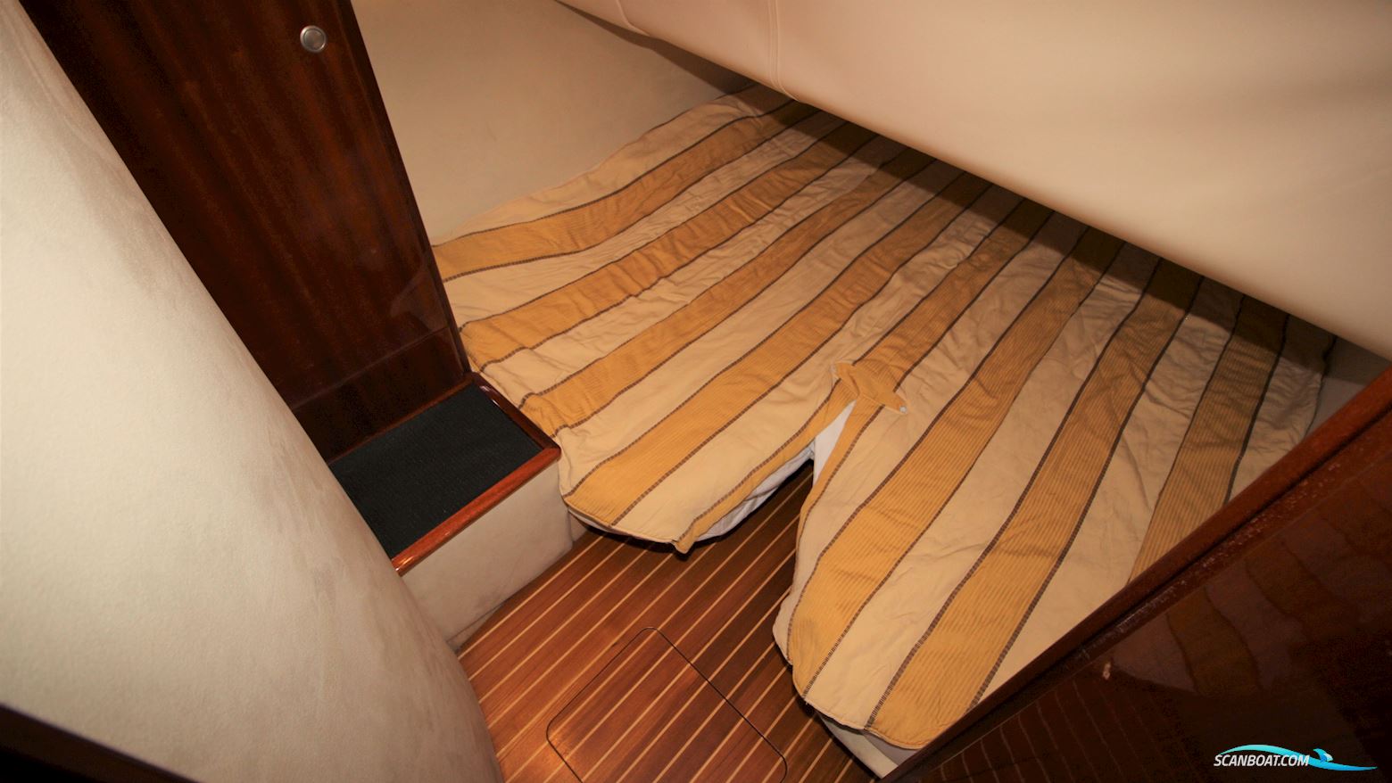 Windy Khamsin 34 Sun Lounge