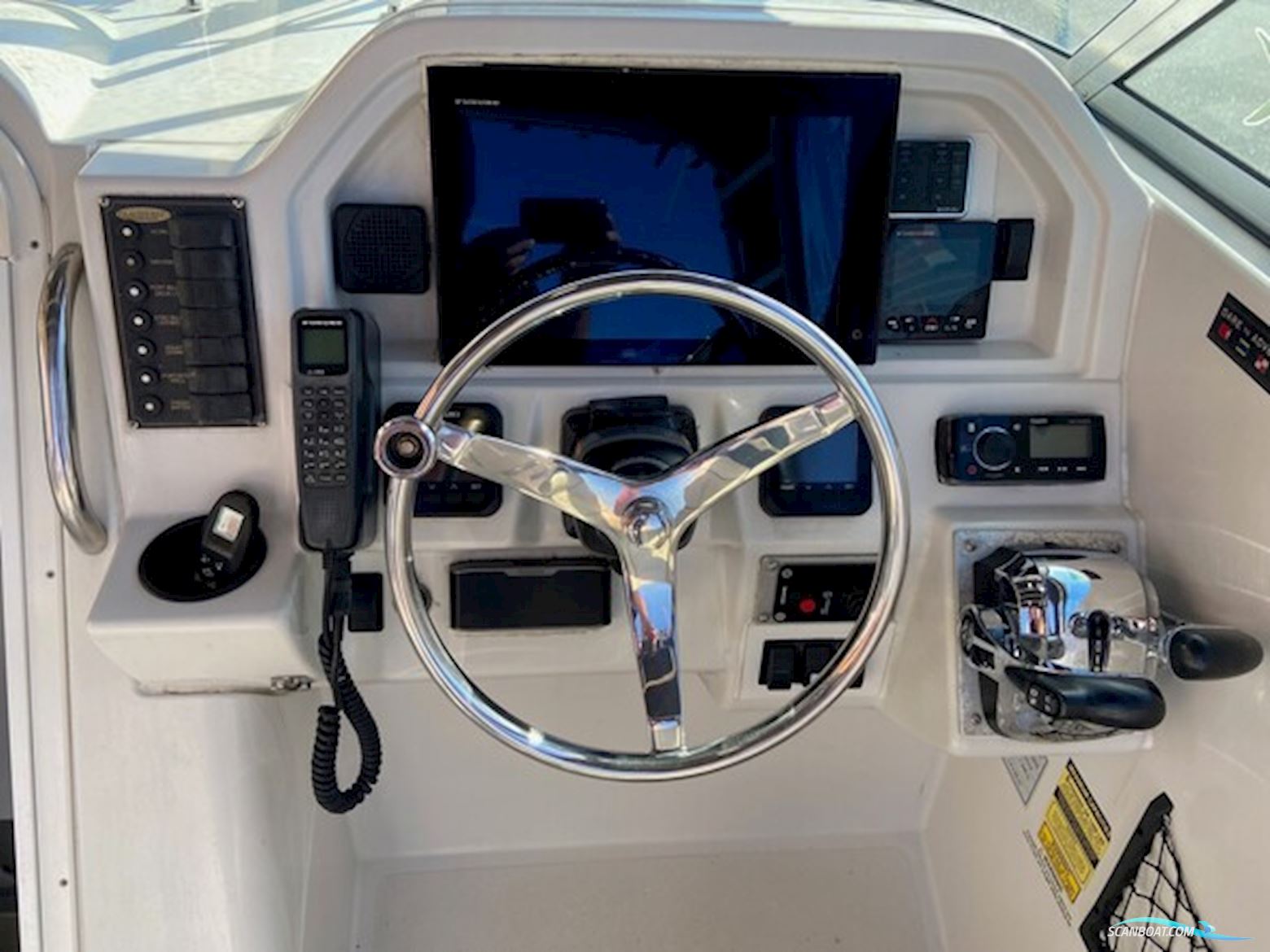 WorldCat Glacier Bay catamaran Isle Runner 2270 m/2 stk. Suzuki F140 hk og float-on alutrailer