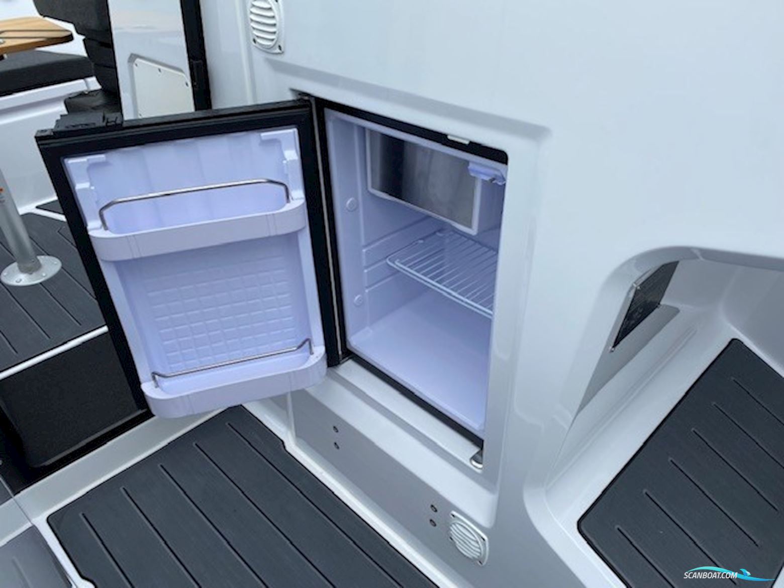 XO BOATS dscvr 9 targa