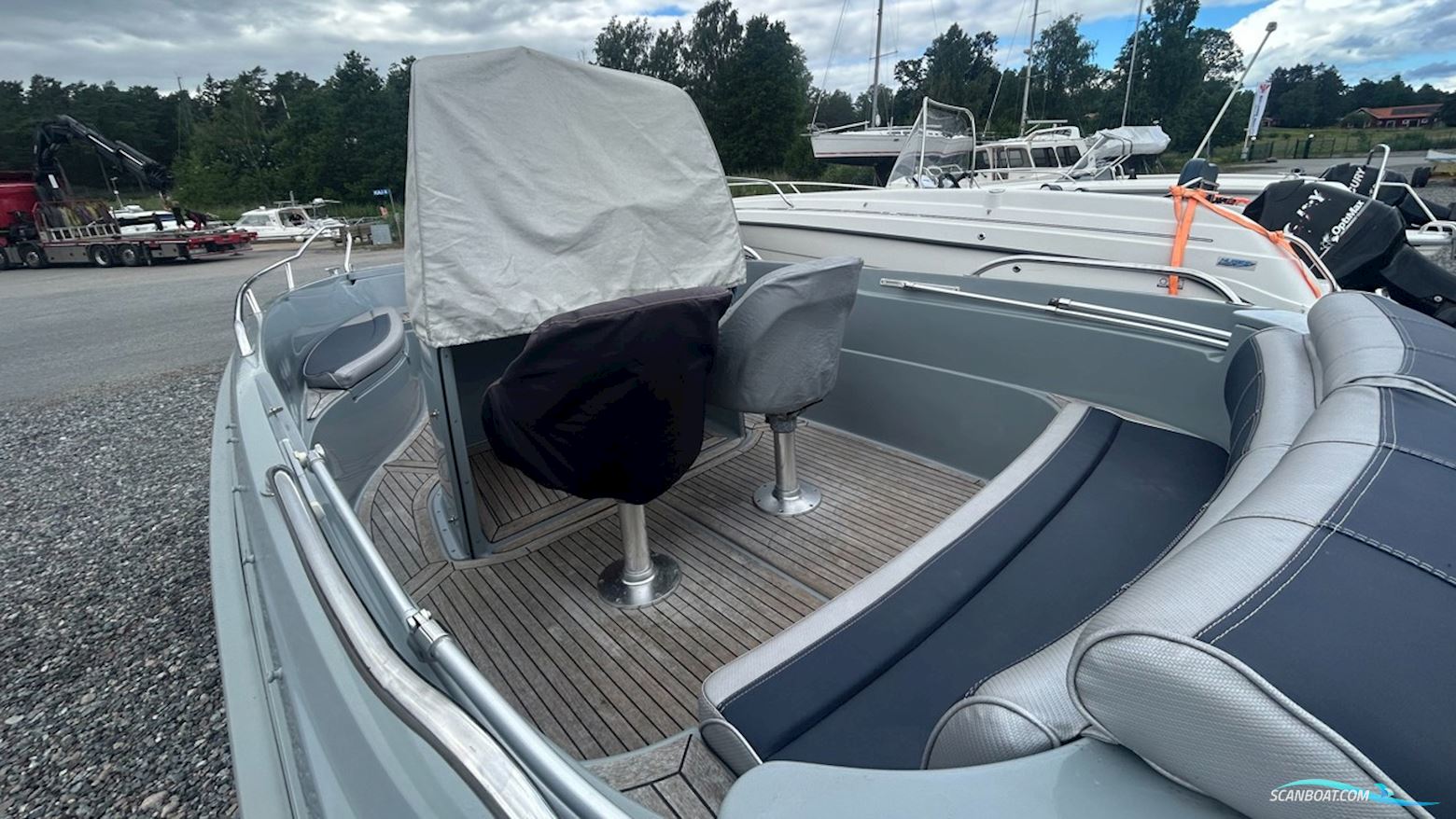 Yamarin Cross 61 Center Console
