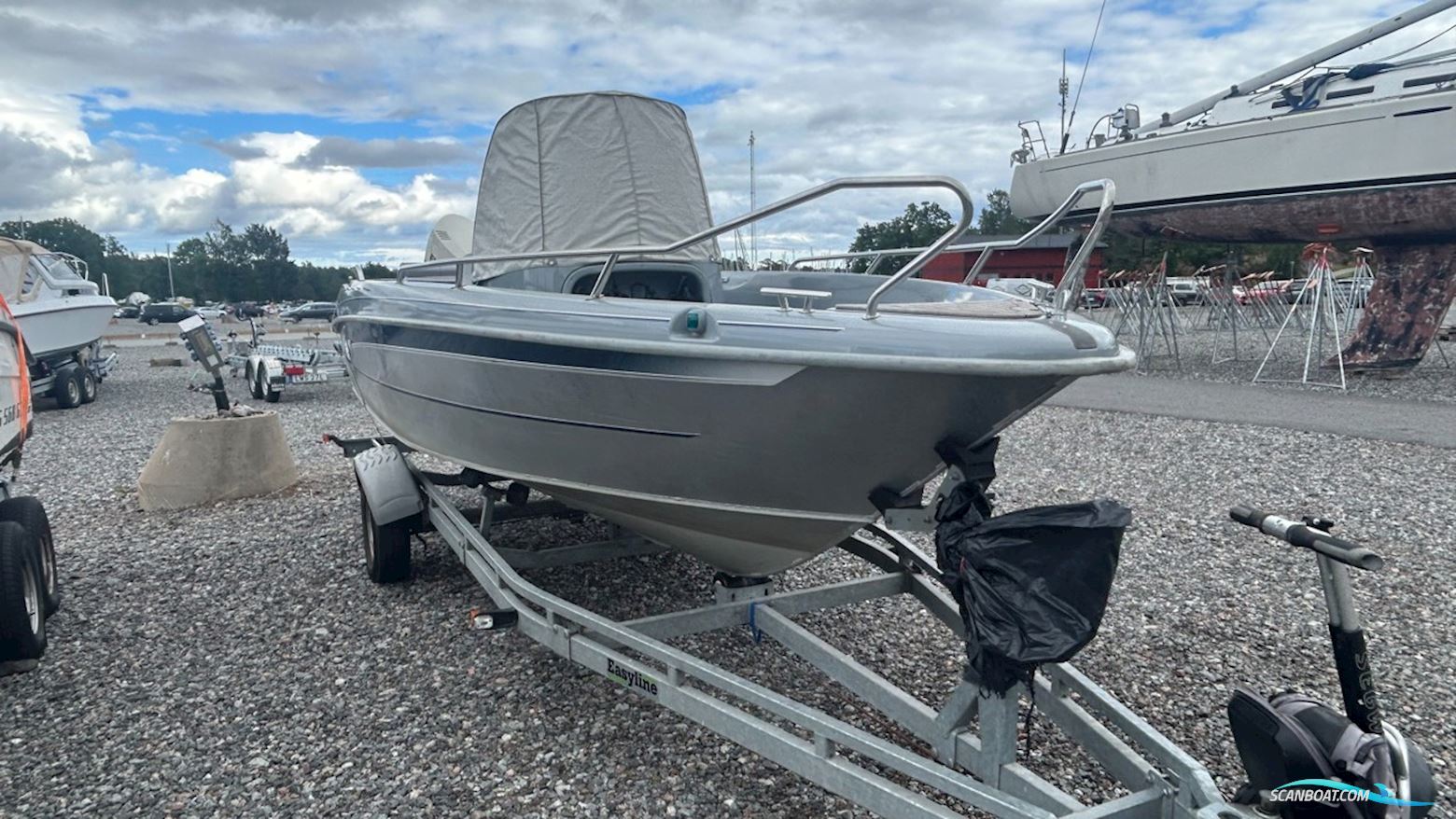 Yamarin Cross 61 Center Console