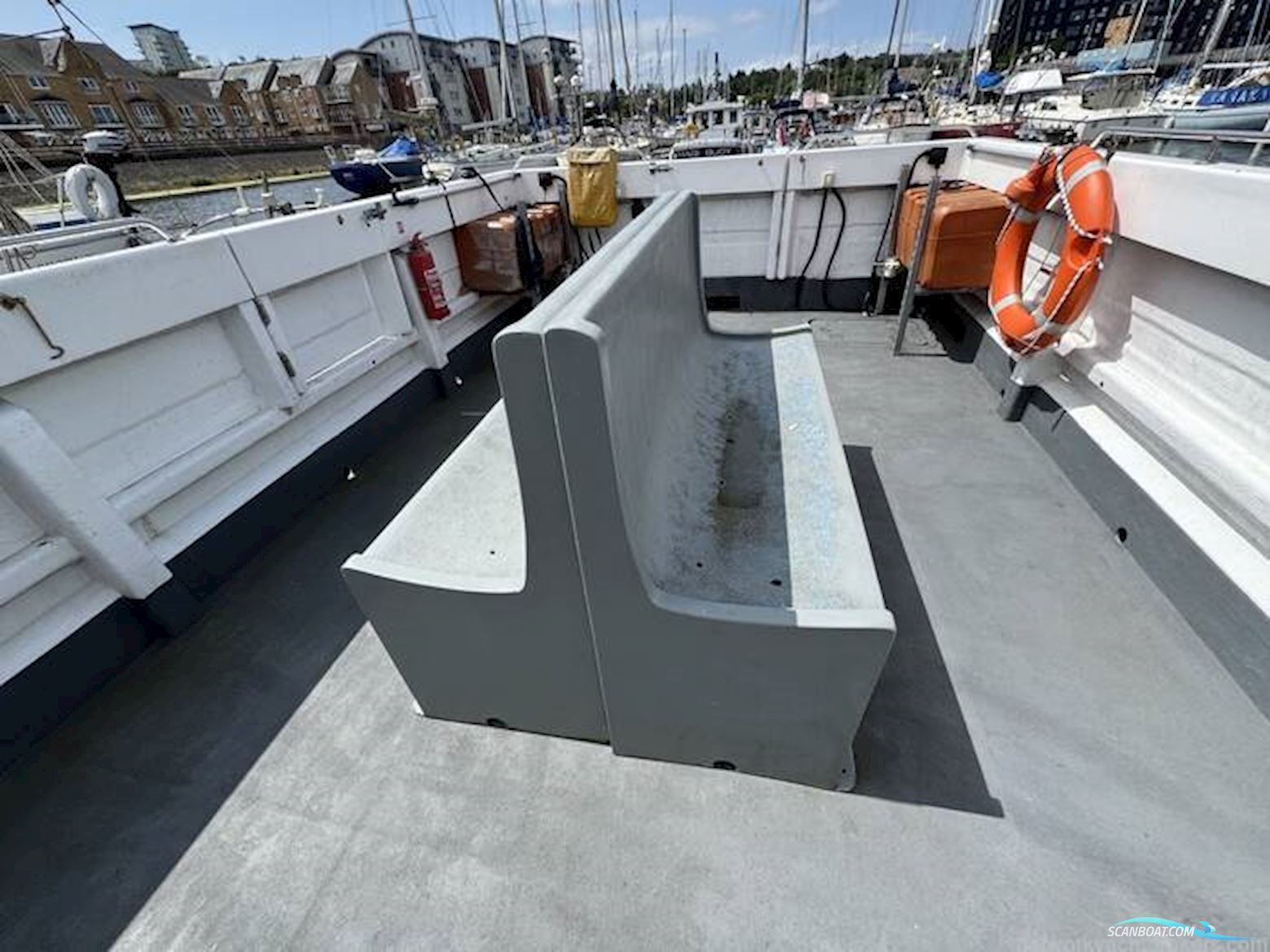 9.5 Catamaran