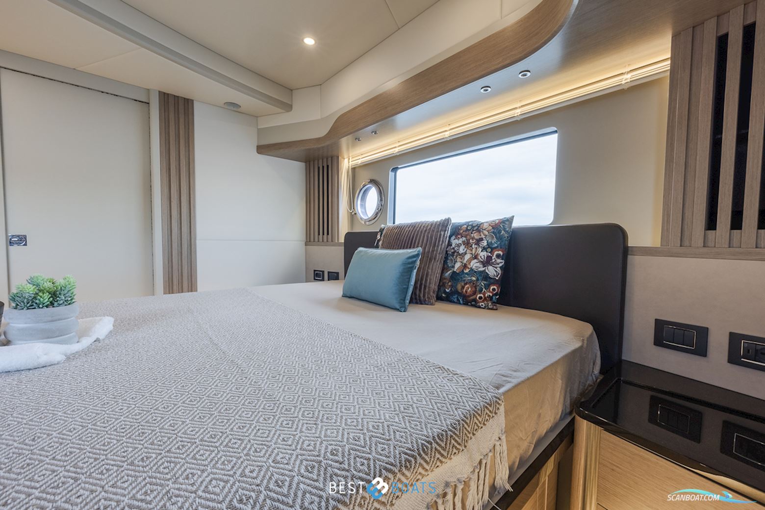 Absolute  Navetta 52