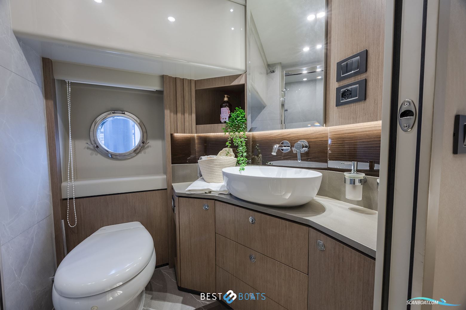Absolute  Navetta 52