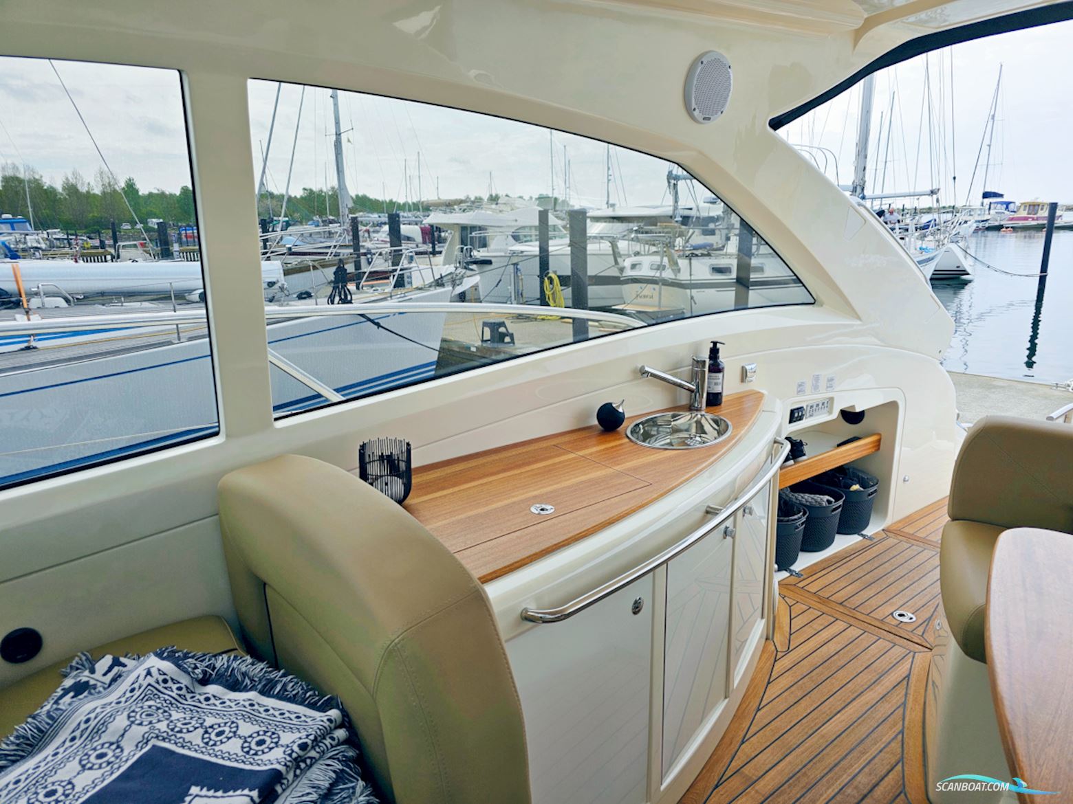 Absolute 47 HT Volvo Penta IPS-600