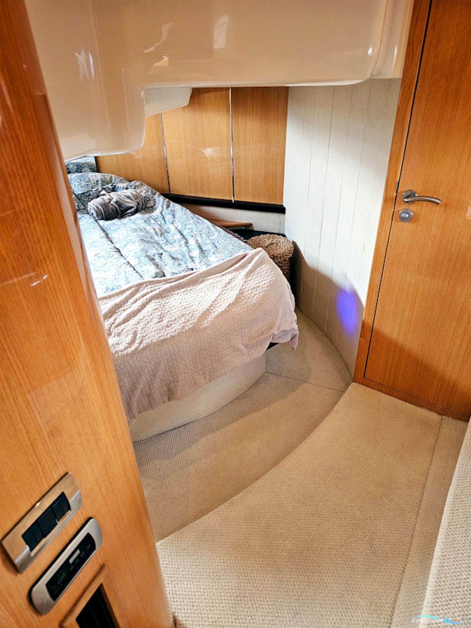 Absolute 47 HT Volvo Penta IPS-600