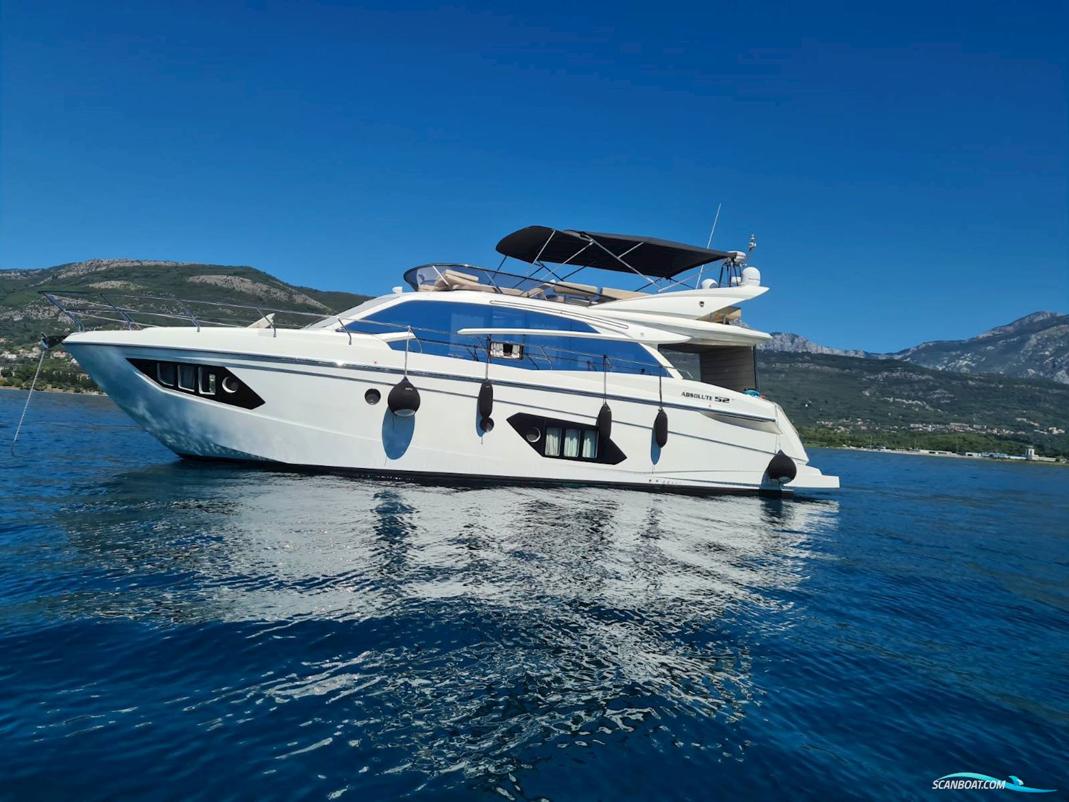 Absolute 52 Fly Motorboat 2015, with Volvo Penta engine, Croatia