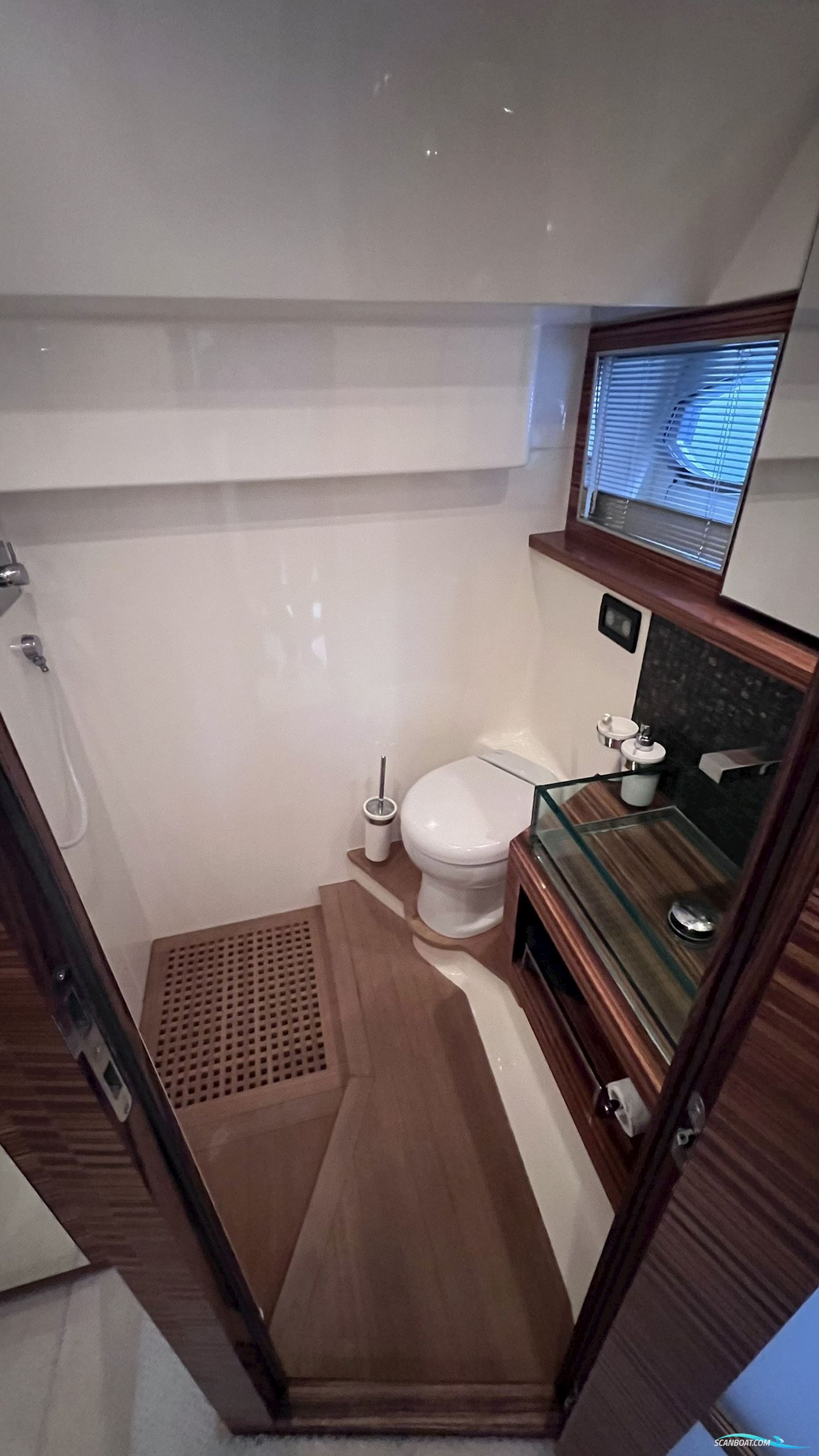 Absolute 52 HT - 2010 - IPS 600