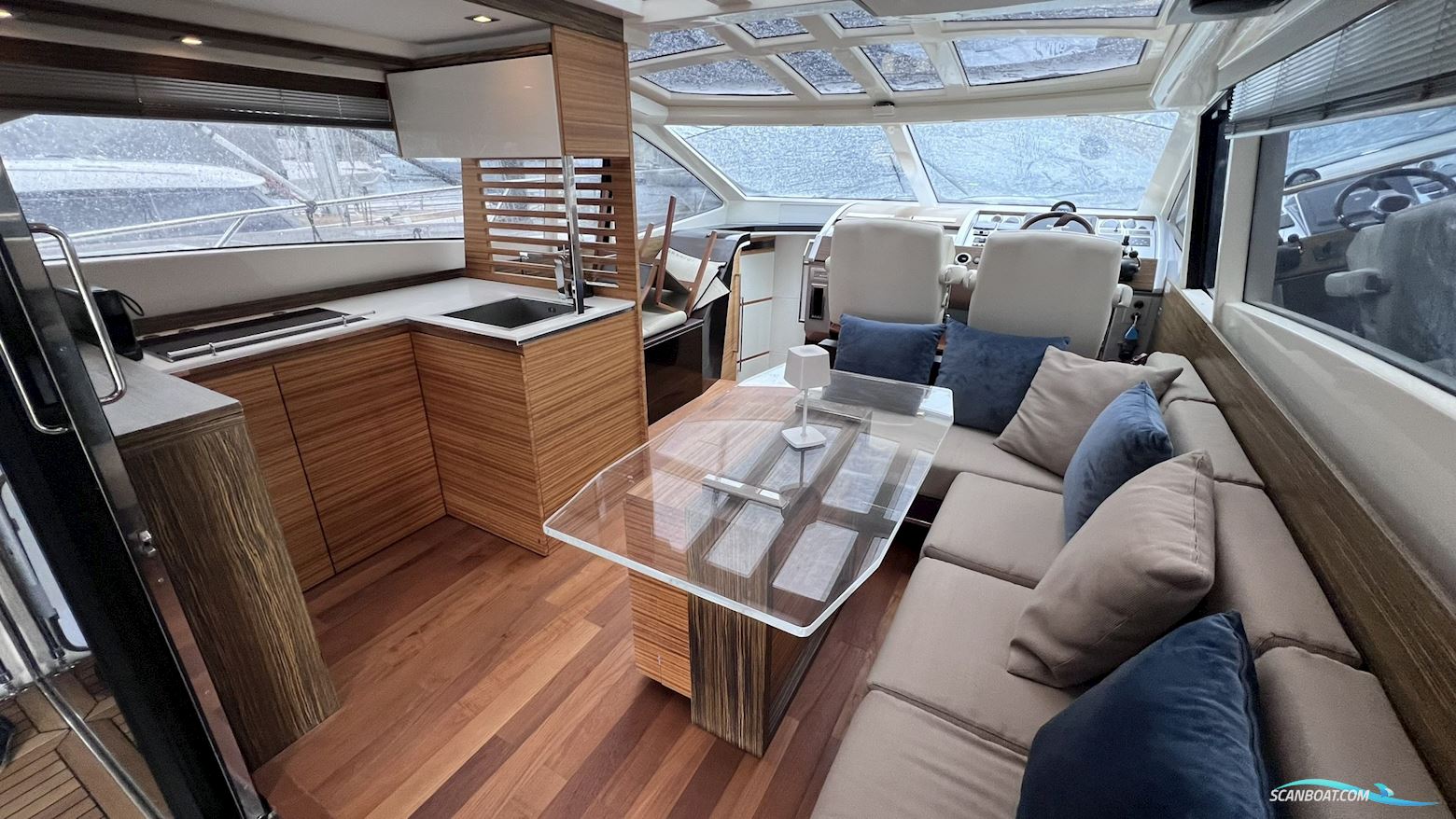 Absolute 52 HT - 2010 - IPS 600