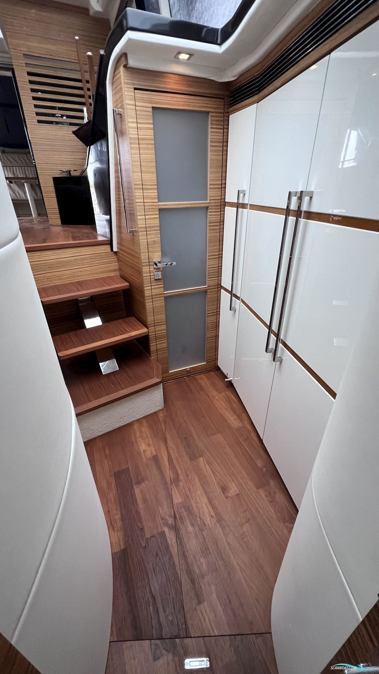 Absolute 52 HT - 2010 - Ips 600