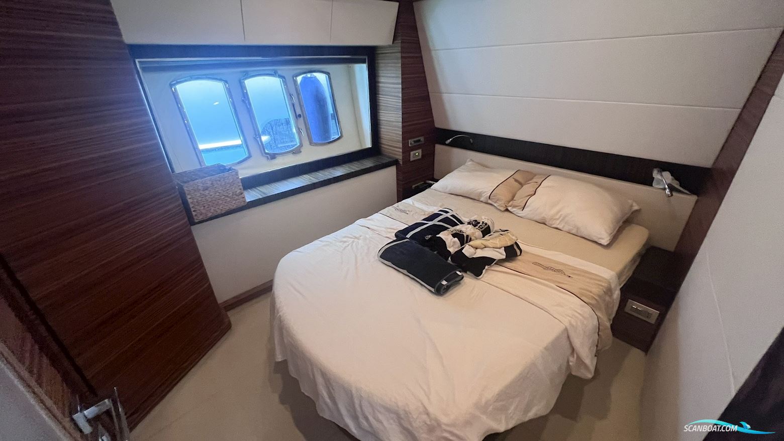 Absolute 52 HT - 2010 - Ips 600