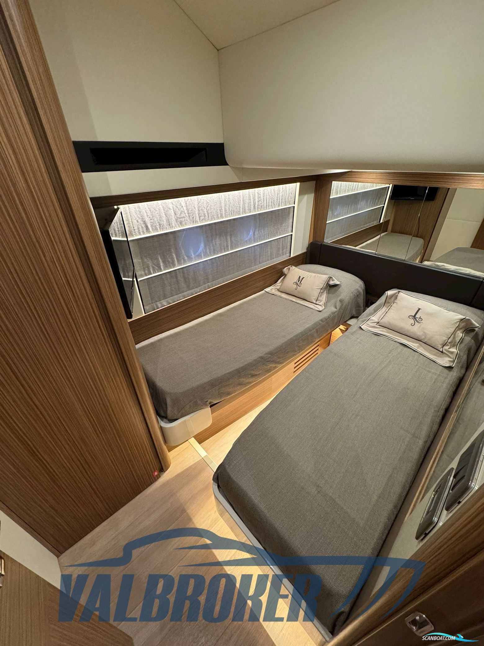 Absolute Navetta 52