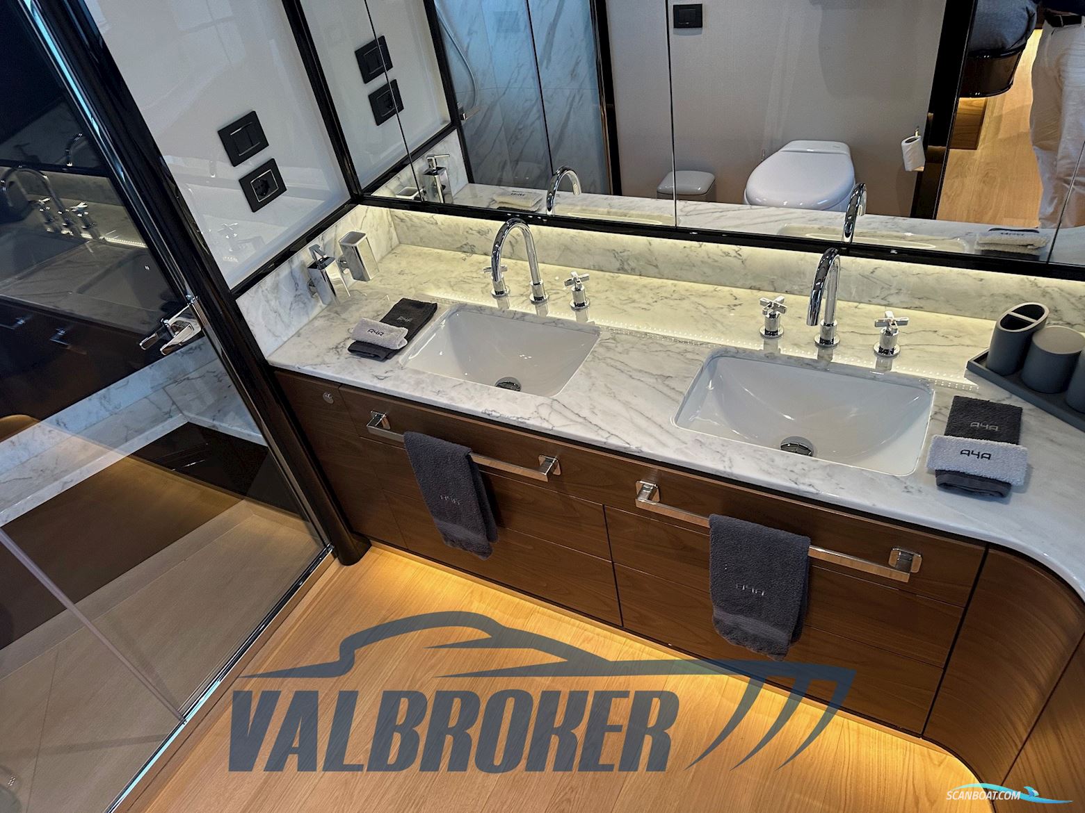 Absolute Navetta 68
