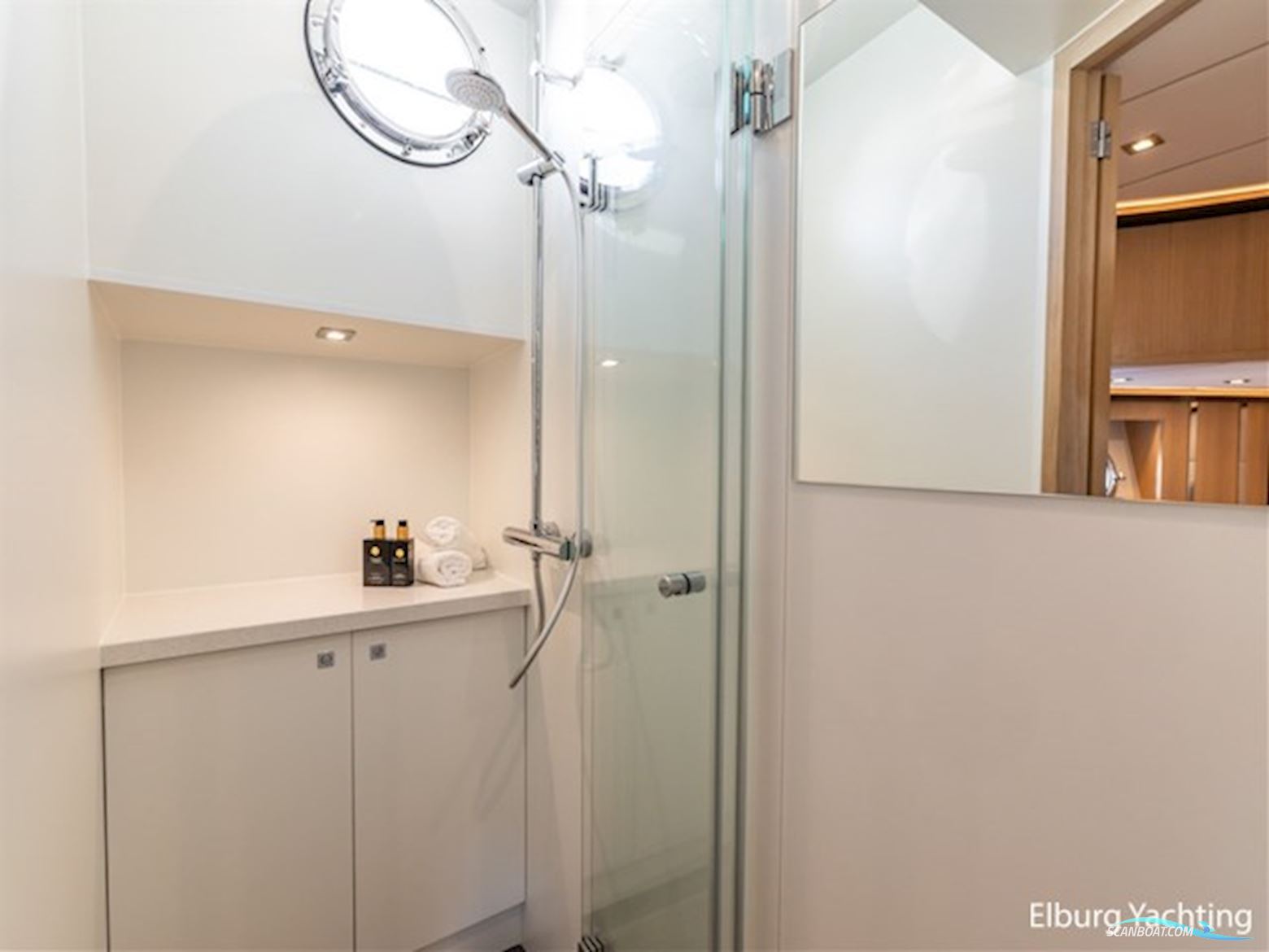 Alm Grand Voyager 65