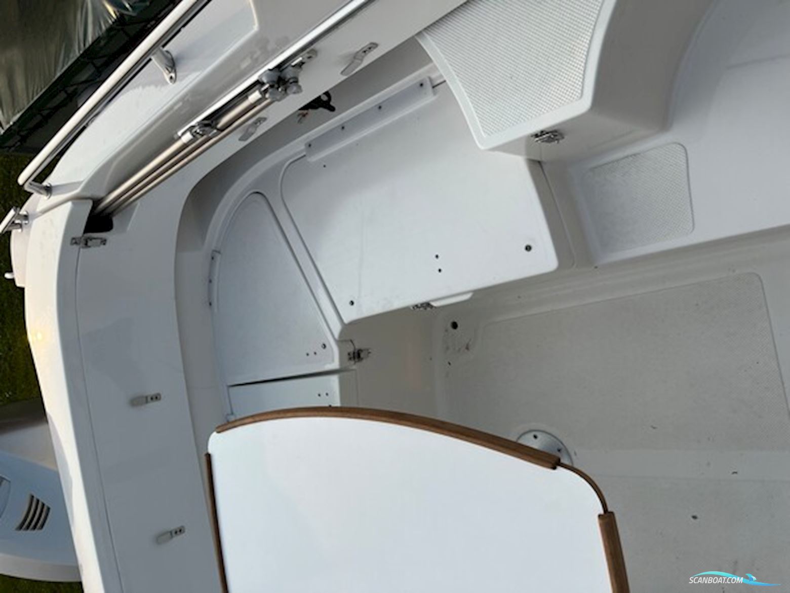 AMT 200 DC med 135 hk Honda-EFI 4 takt og 1800 kg Brenderup bådtrailer - Anvisningssalg