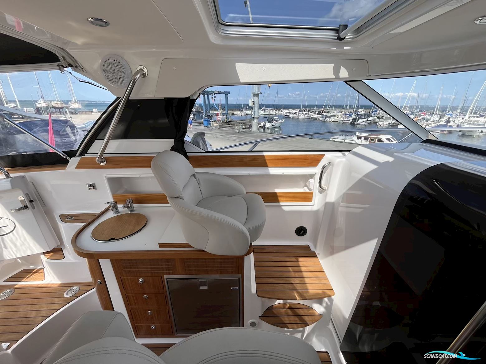 Aquador 27 HT (2020) - Nedsat