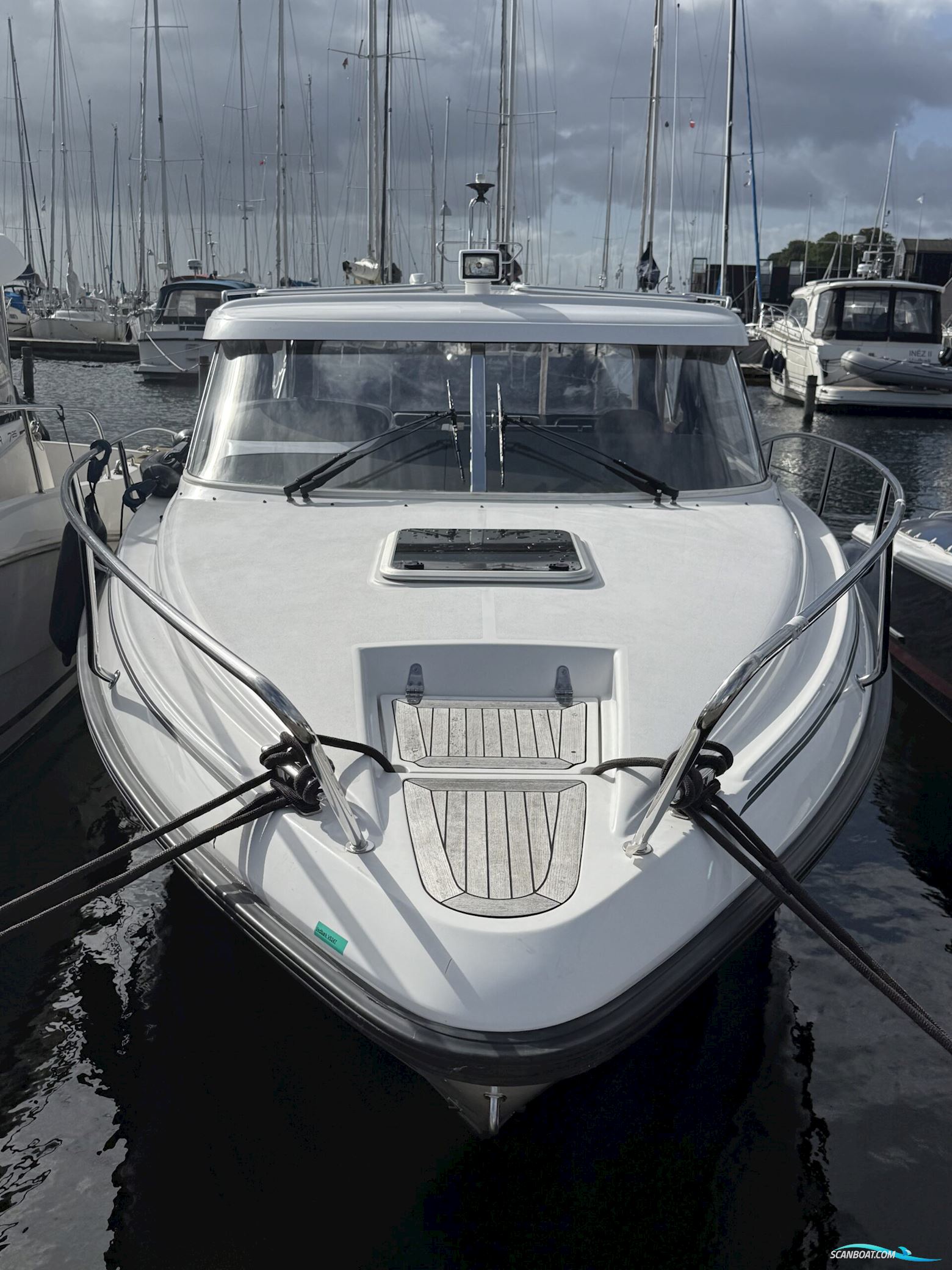Aquador 27 HT, NEDSAT