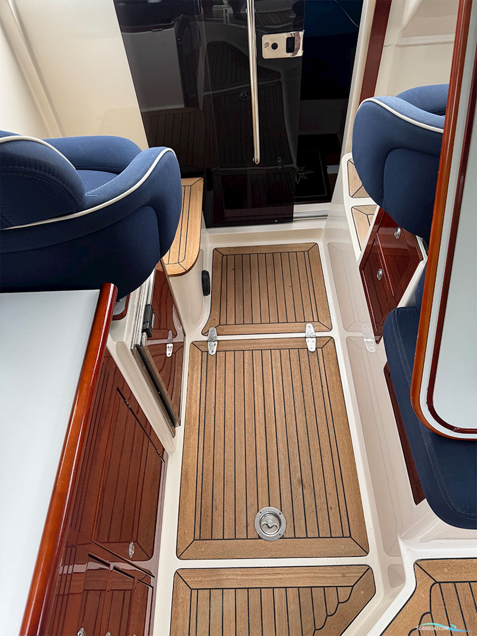 Aquador 28 DC
