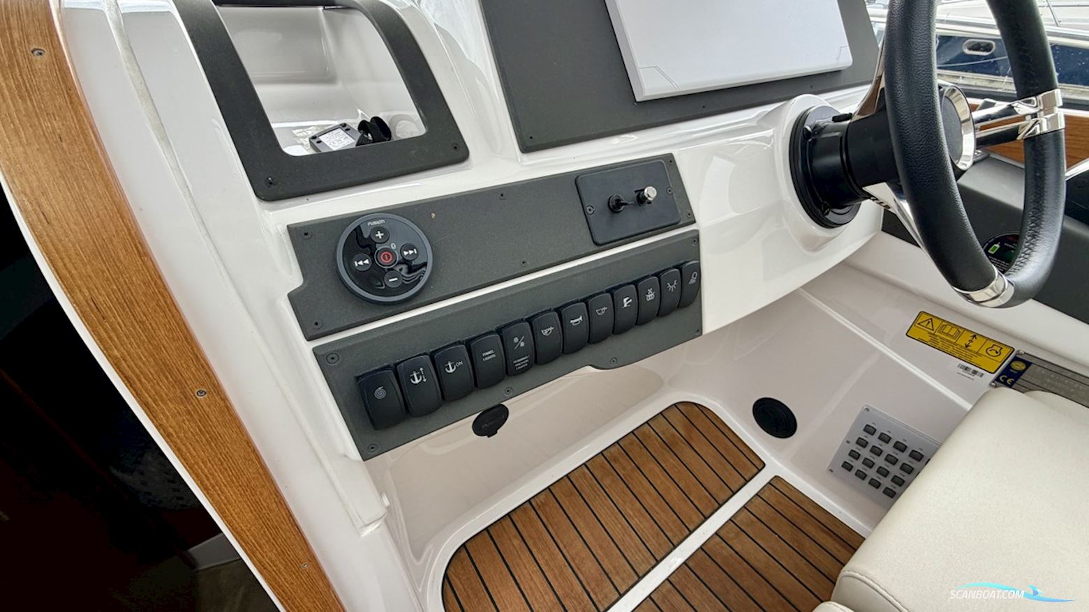 AQUADOR 28 HT
